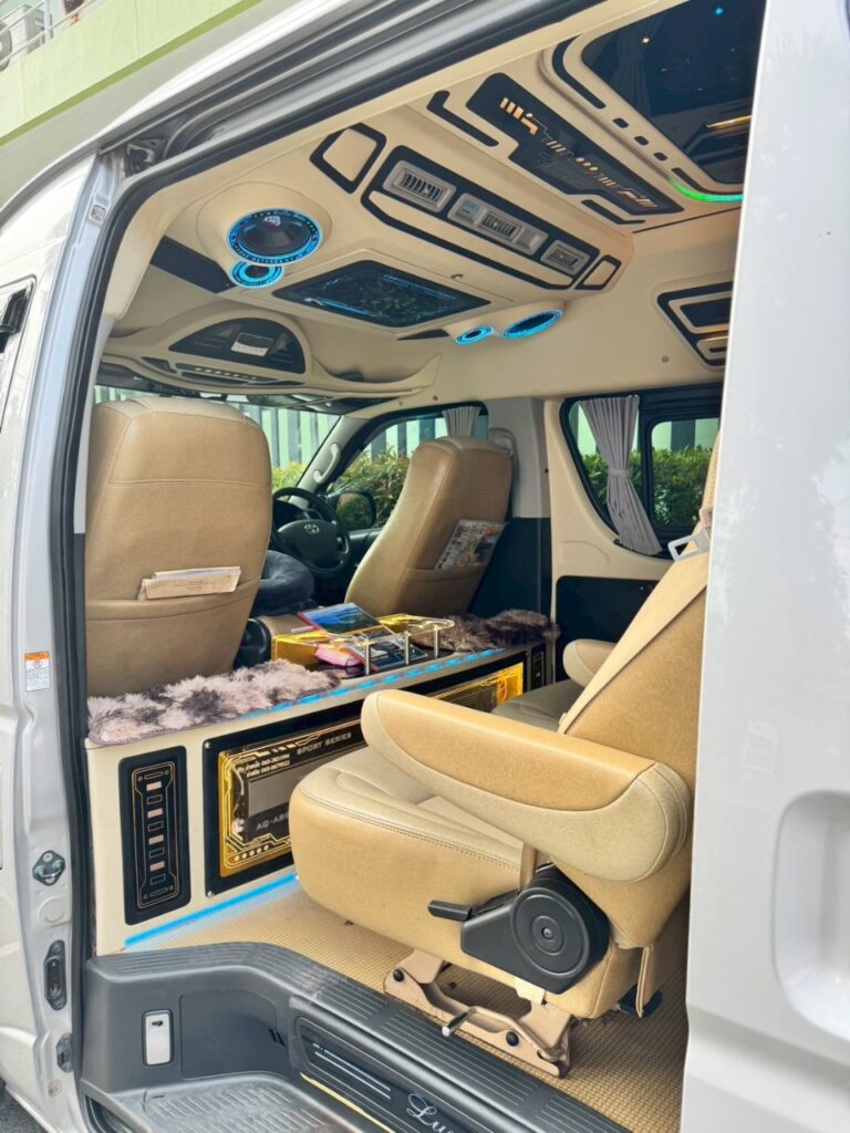 Phuket_airport_transportation_van_VIP_2